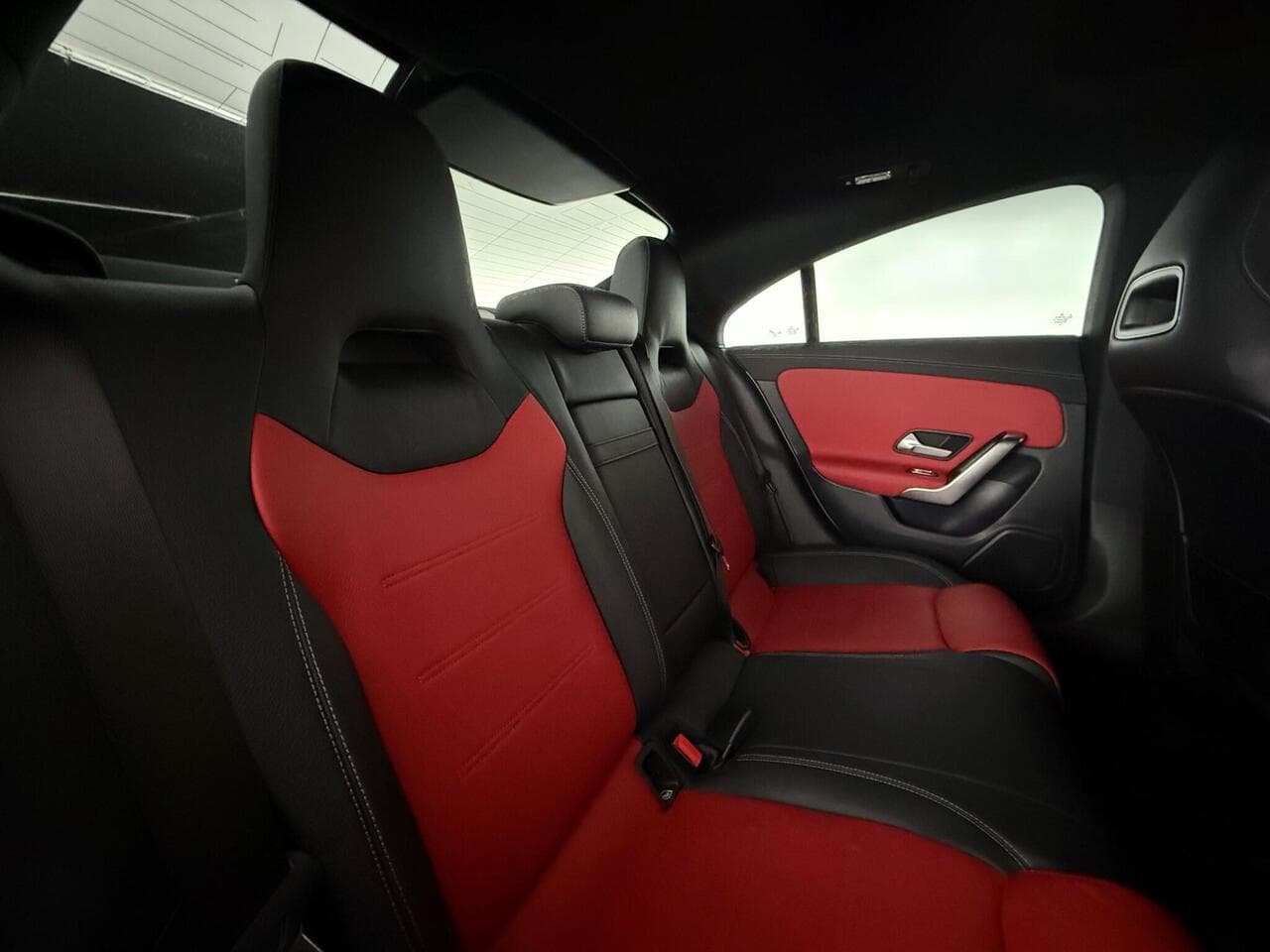 Mercedes-Benz CLA thumbnail Seats Rear