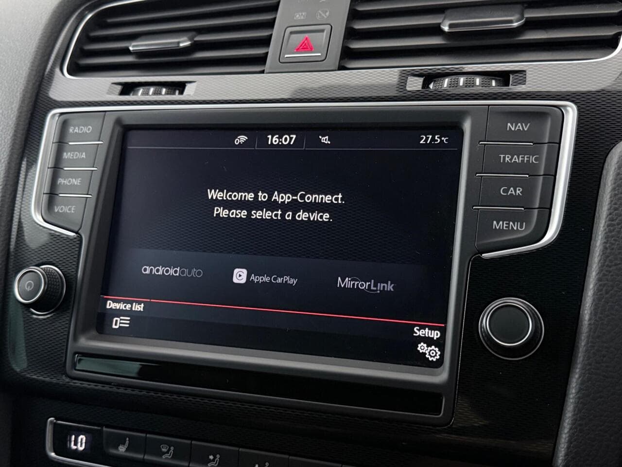Volkswagen Golf thumbnail Infotainment System