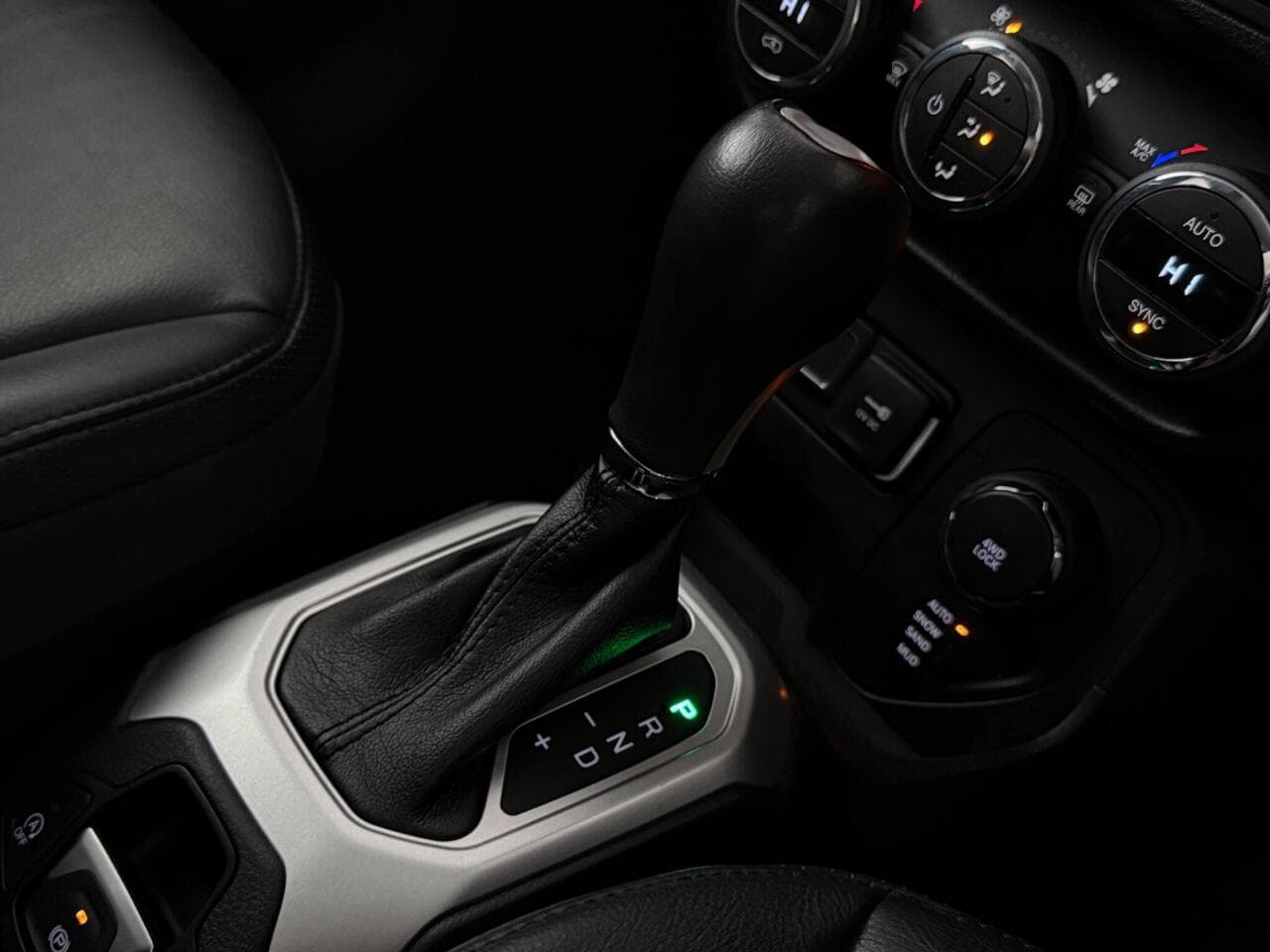 Jeep Renegade thumbnail Interior Front