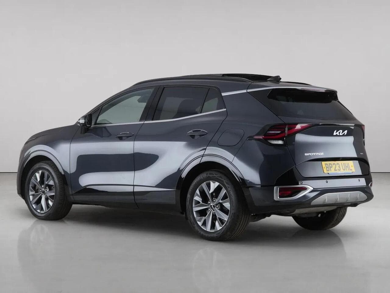 Kia Sportage thumbnail Rear Left