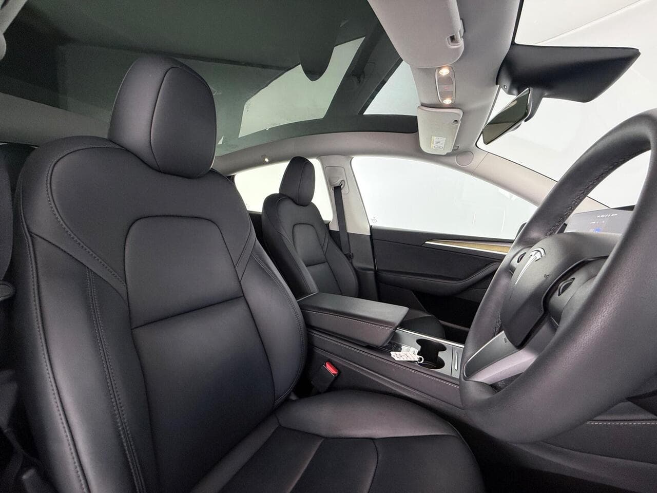 Tesla Model Y thumbnail Seat Driver