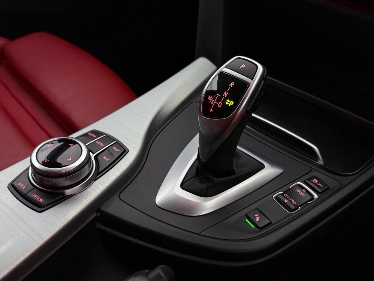 BMW 3 Series thumbnail Interior Front