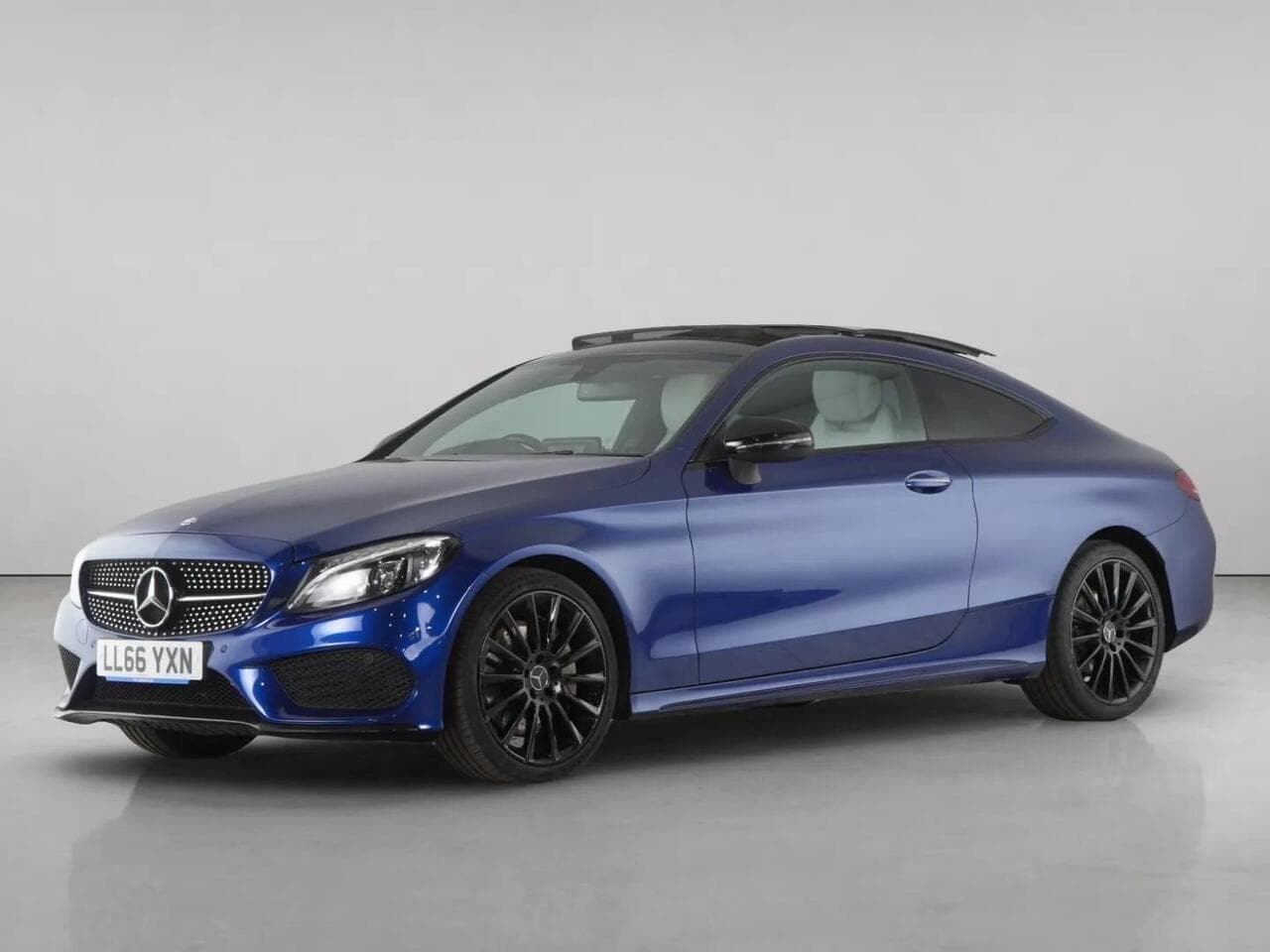 Mercedes-Benz C Class thumbnail Front Left