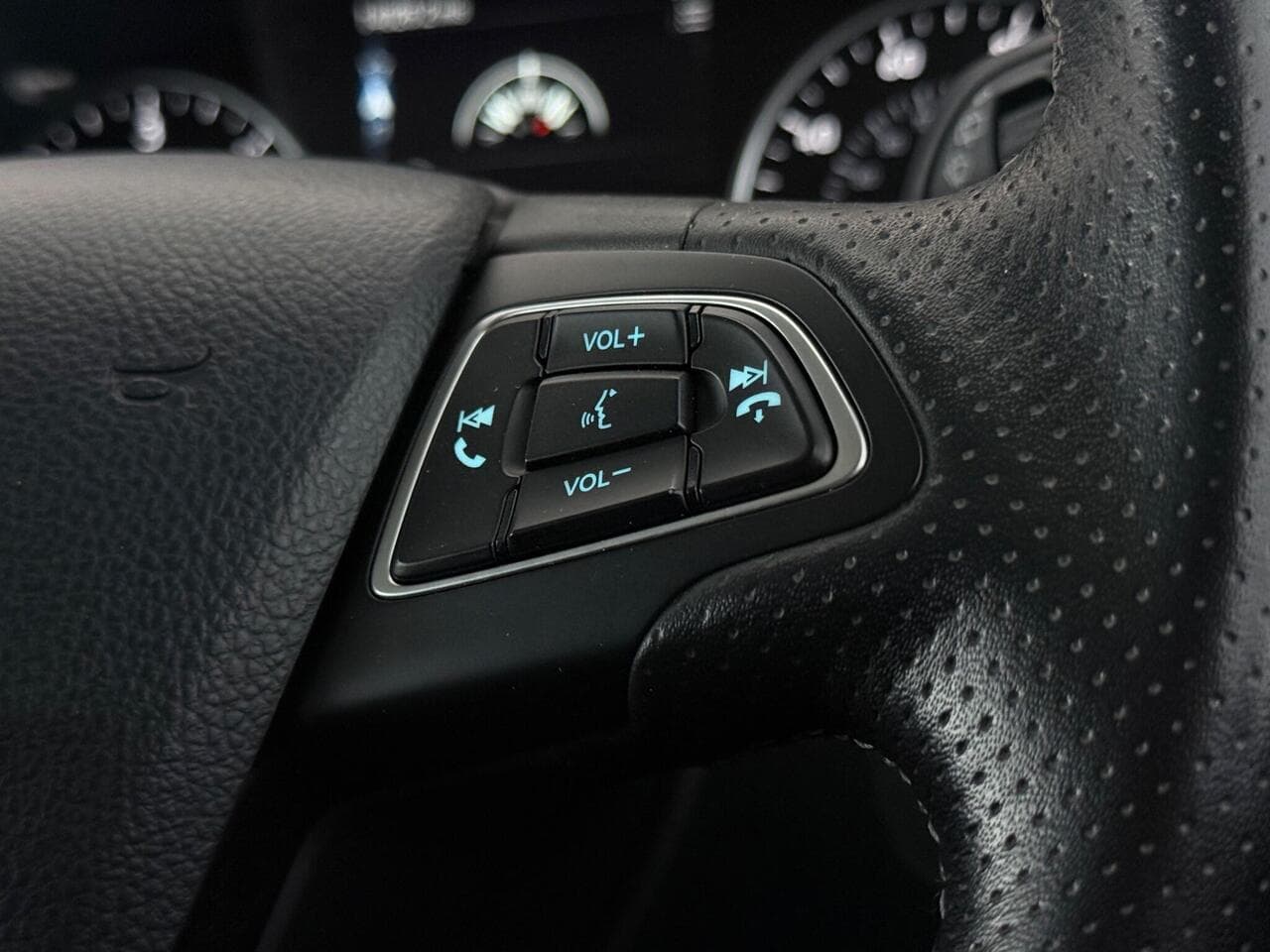 Ford EcoSport thumbnail Misc Controls