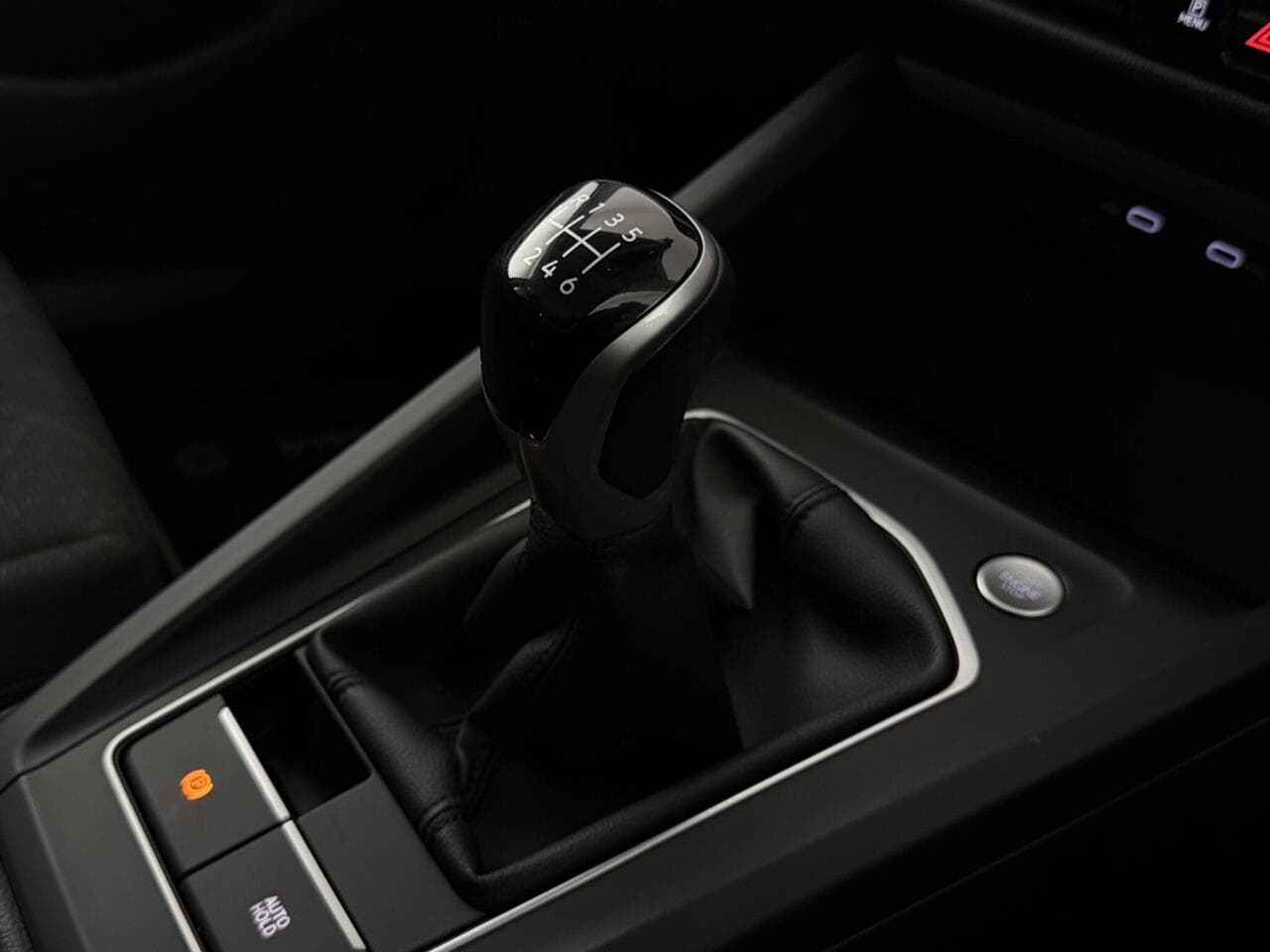 Volkswagen Golf thumbnail Interior Front
