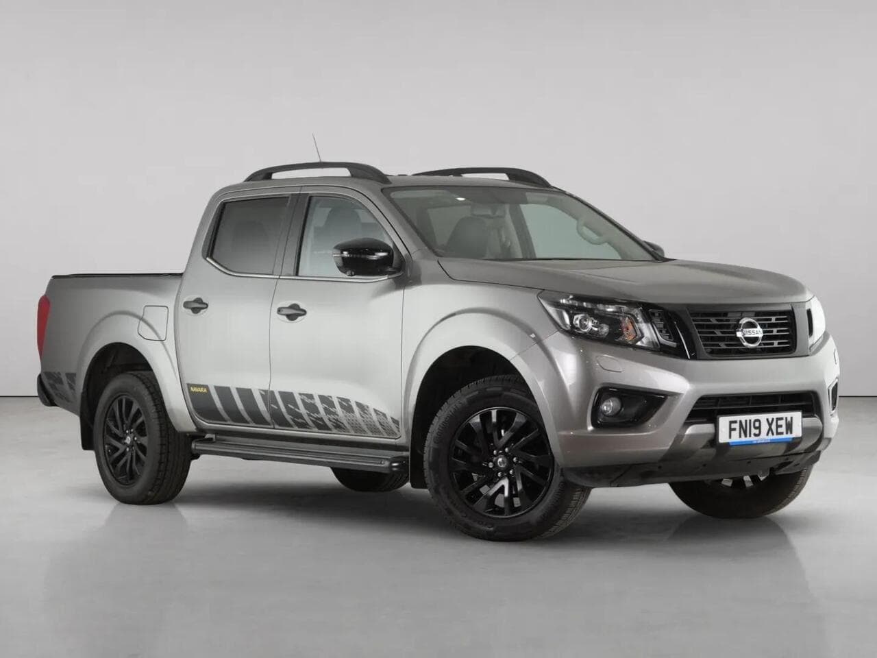 Nissan Navara - Nissan Navara 2.3 dCi N-Guard Pickup Double Cab 4dr Diesel Auto 4WD Euro 6 (190 ps)