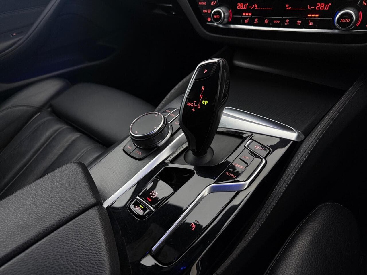 BMW 5 Series thumbnail Interior Front