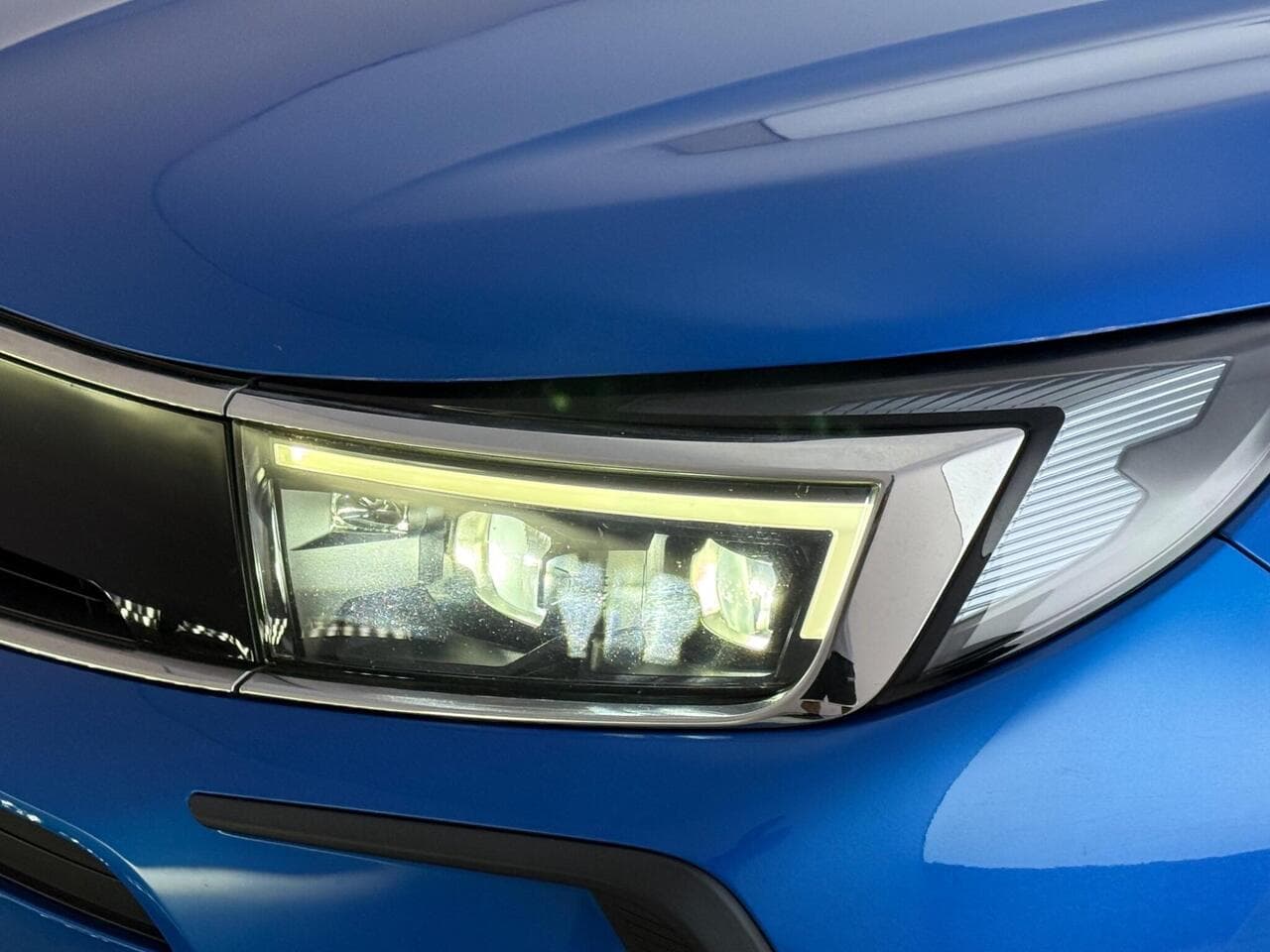 Vauxhall Grandland X thumbnail Lights Front