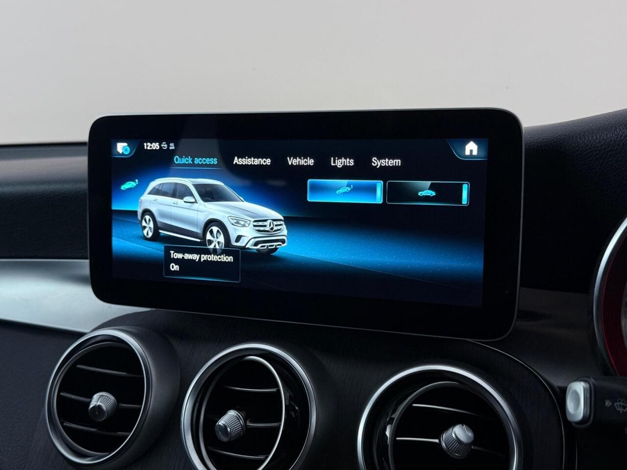 Mercedes-Benz GLC thumbnail Infotainment System
