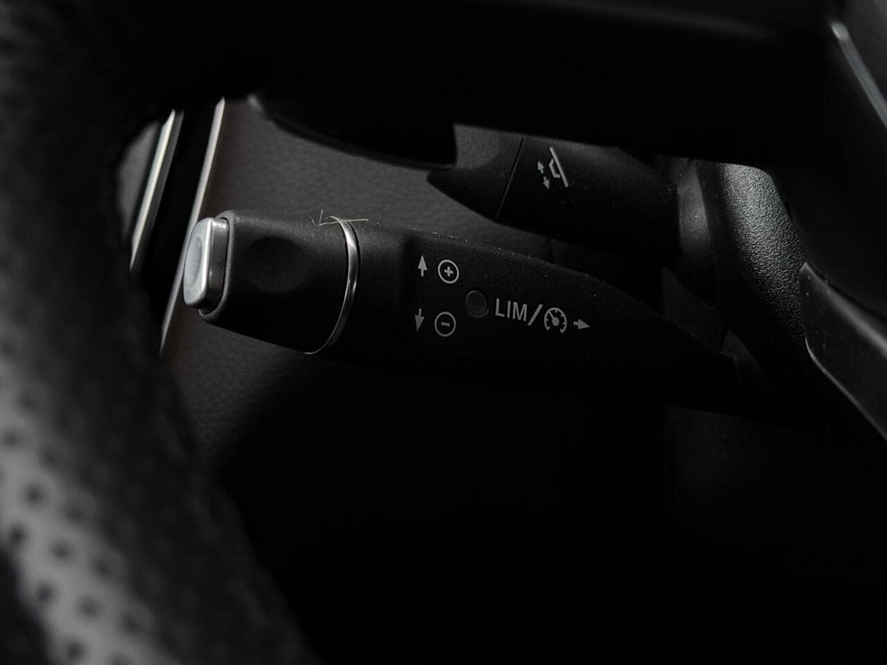 Mercedes-Benz C Class thumbnail Misc Controls