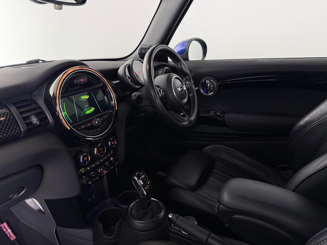 MINI Convertible thumbnail Interior Front