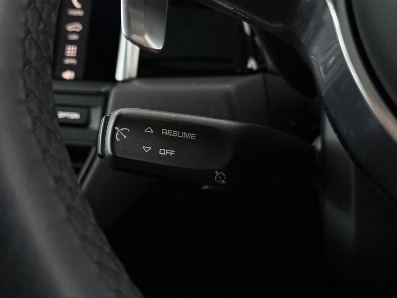 Porsche Macan thumbnail Misc Controls