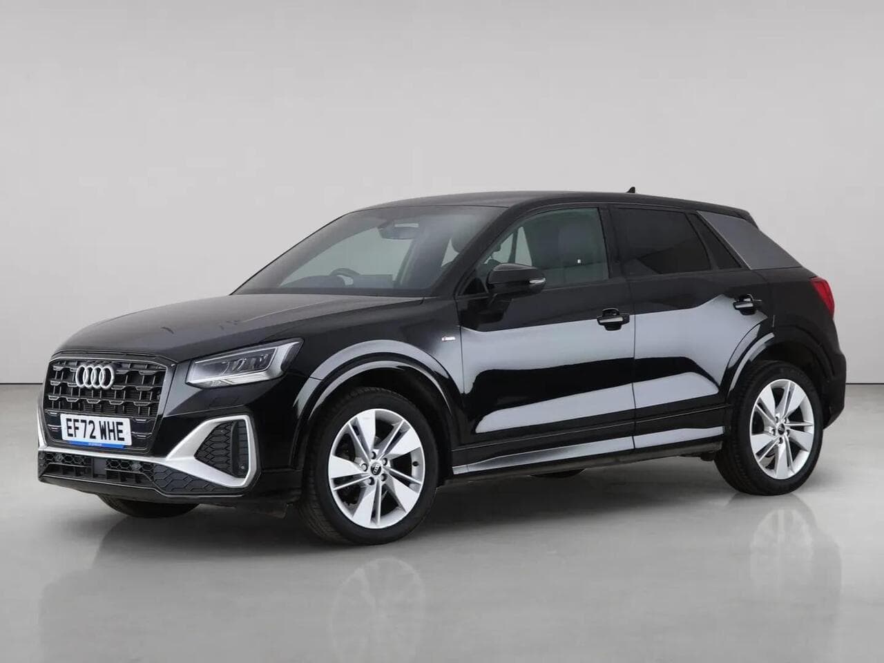 Audi Q2 thumbnail Front Left