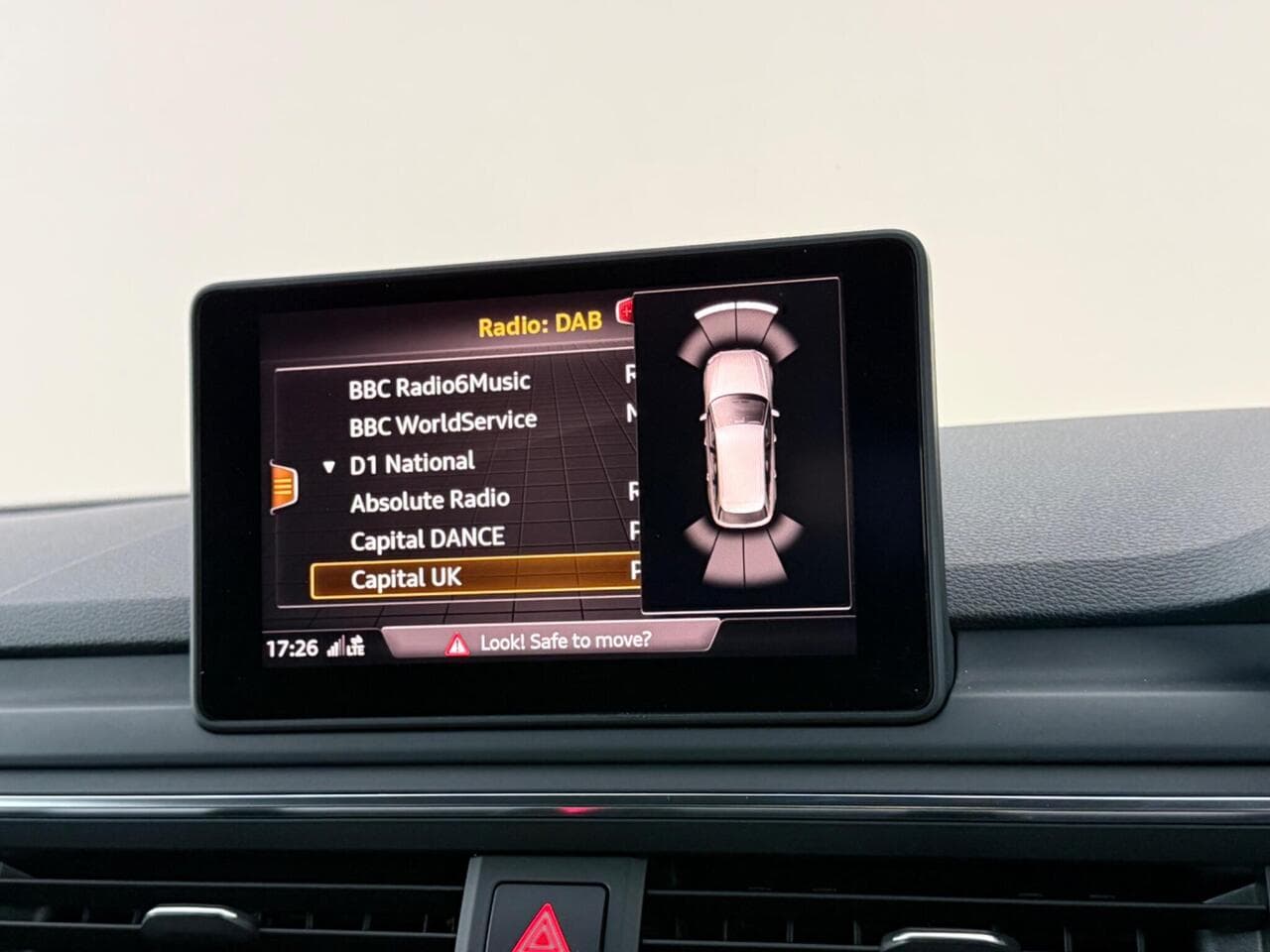 Audi A4 Avant thumbnail Infotainment System