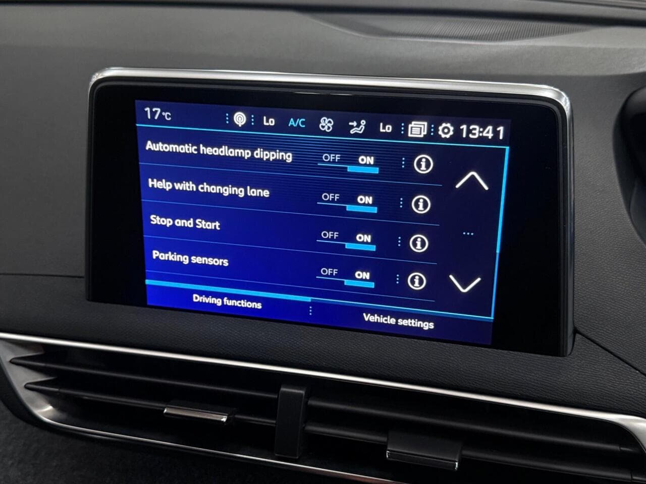 Peugeot 3008 thumbnail Infotainment System