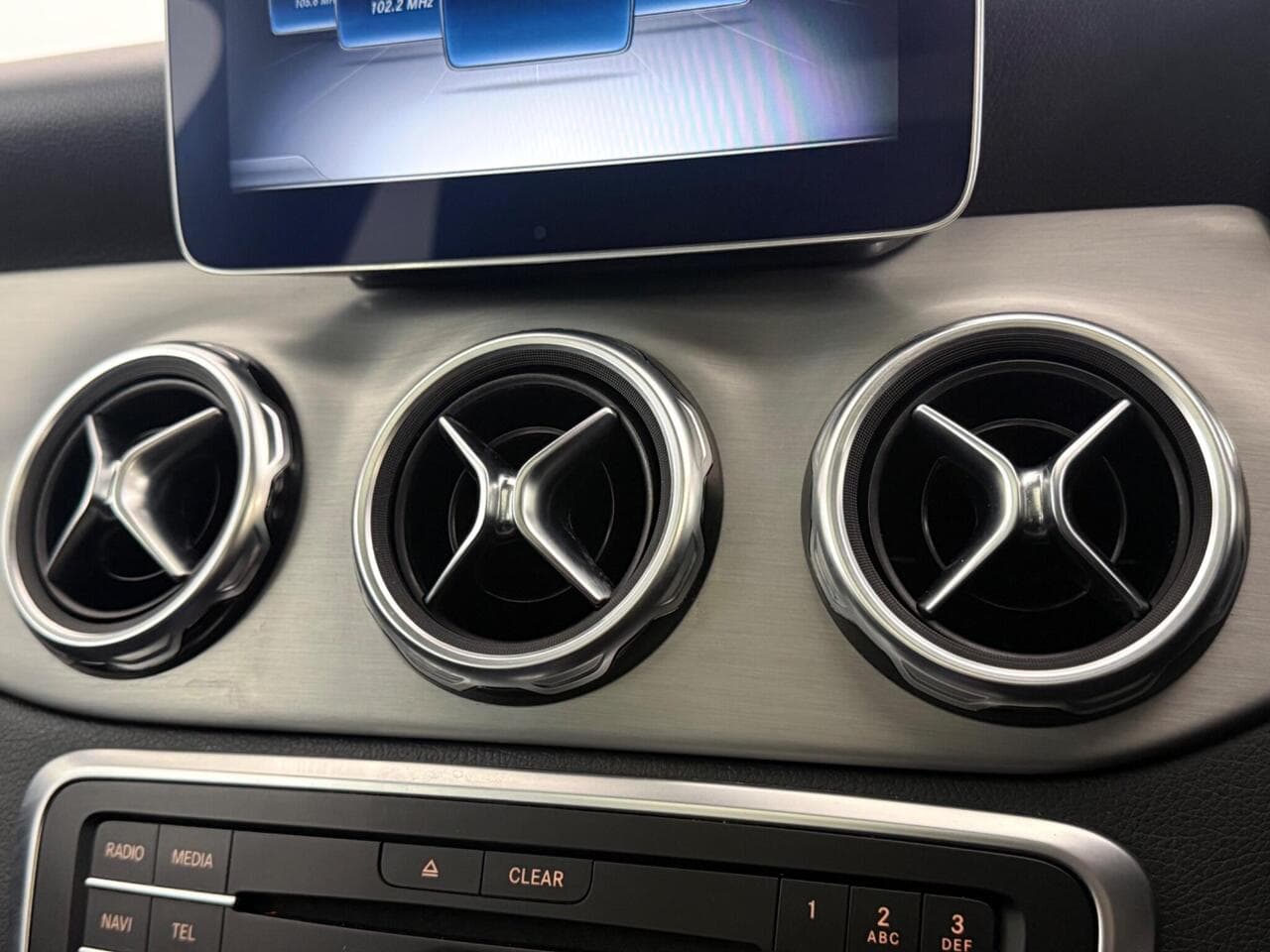 Mercedes-Benz GLA thumbnail Misc Controls