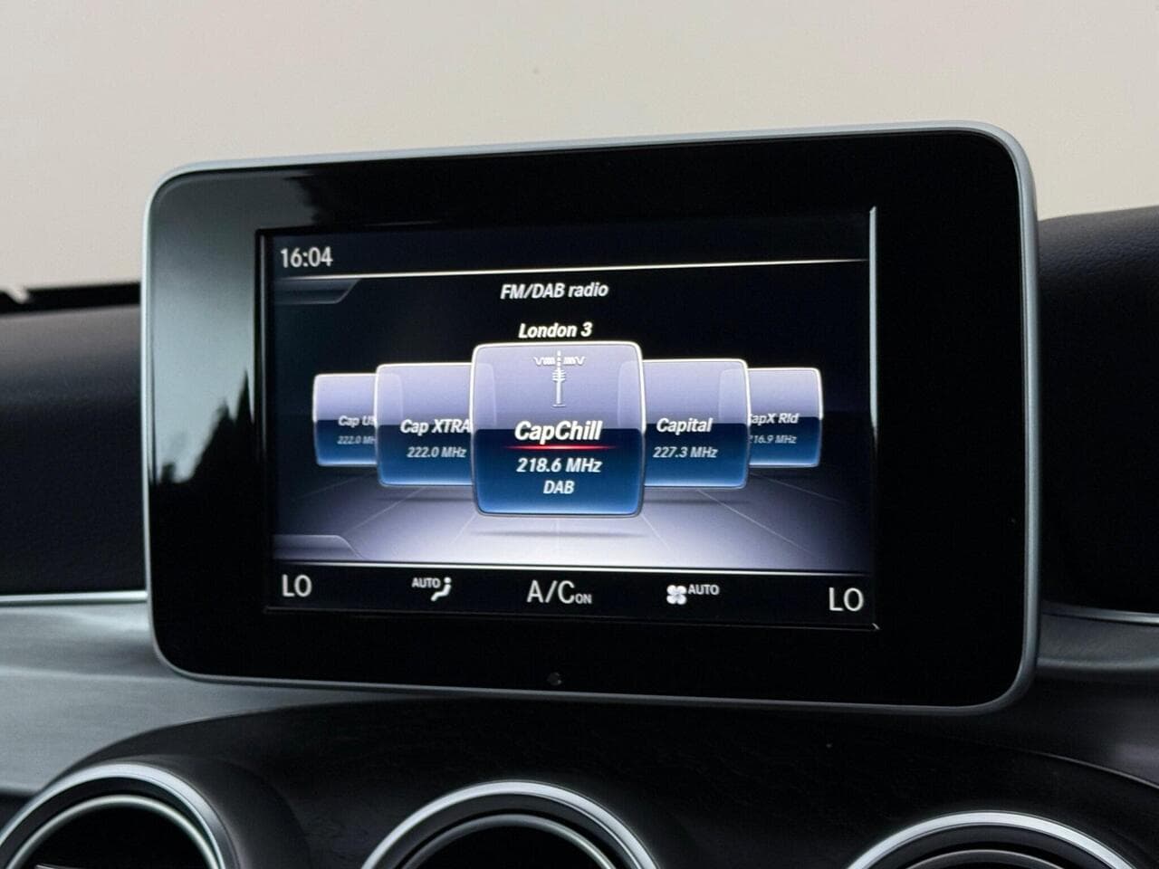 Mercedes-Benz C Class thumbnail Infotainment System