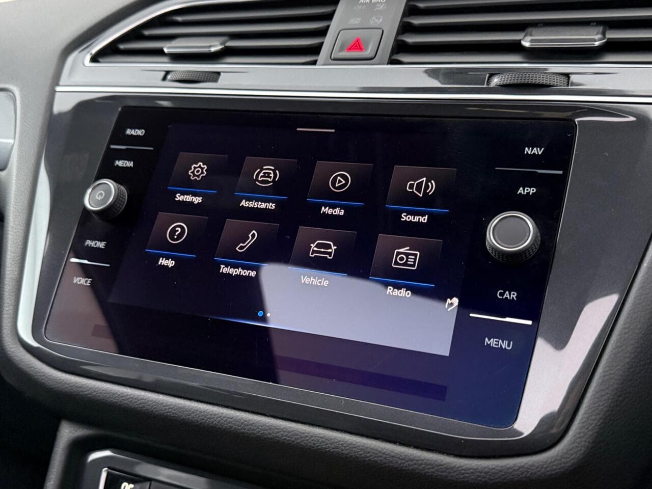 Volkswagen Tiguan Allspace thumbnail Infotainment System