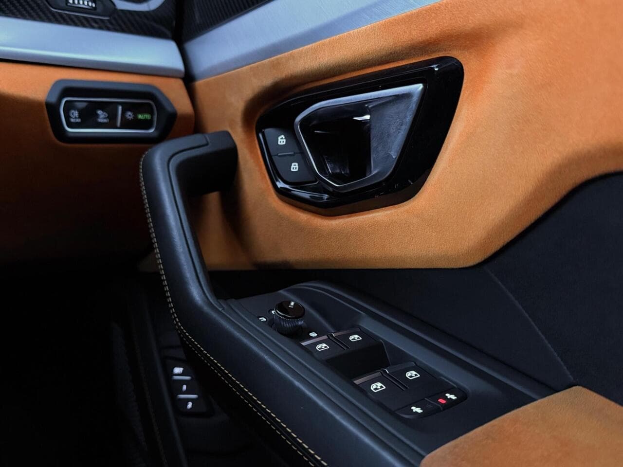 Lamborghini Urus thumbnail Misc Controls