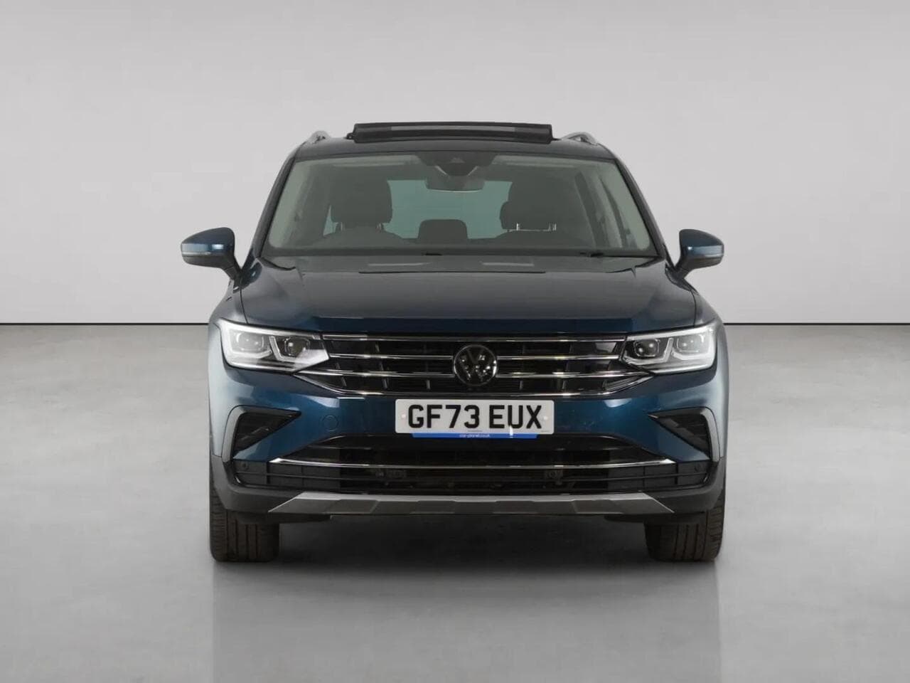 Volkswagen Tiguan thumbnail Front