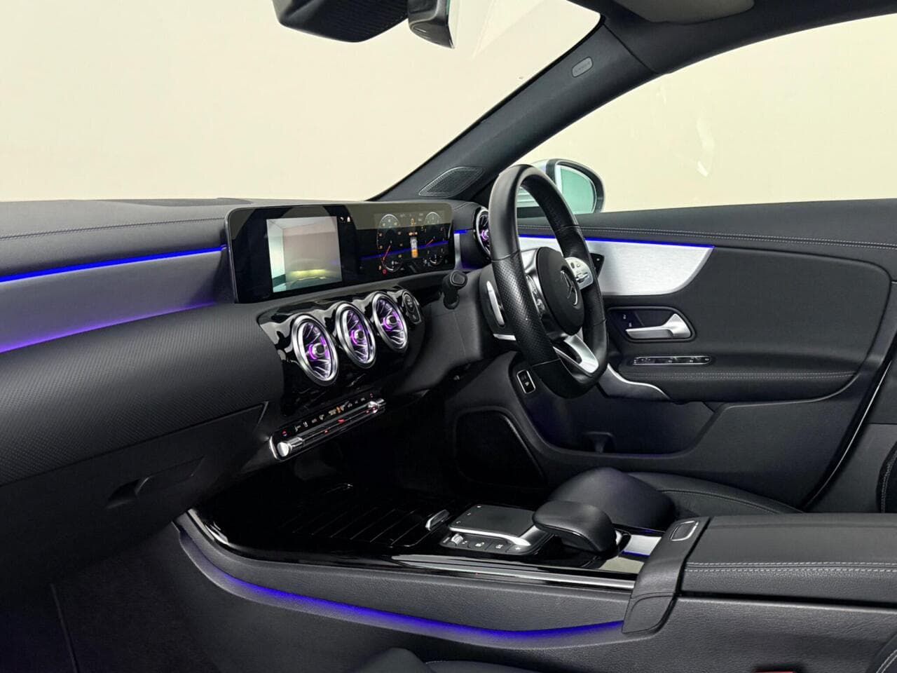 Mercedes-Benz CLA thumbnail Interior Front