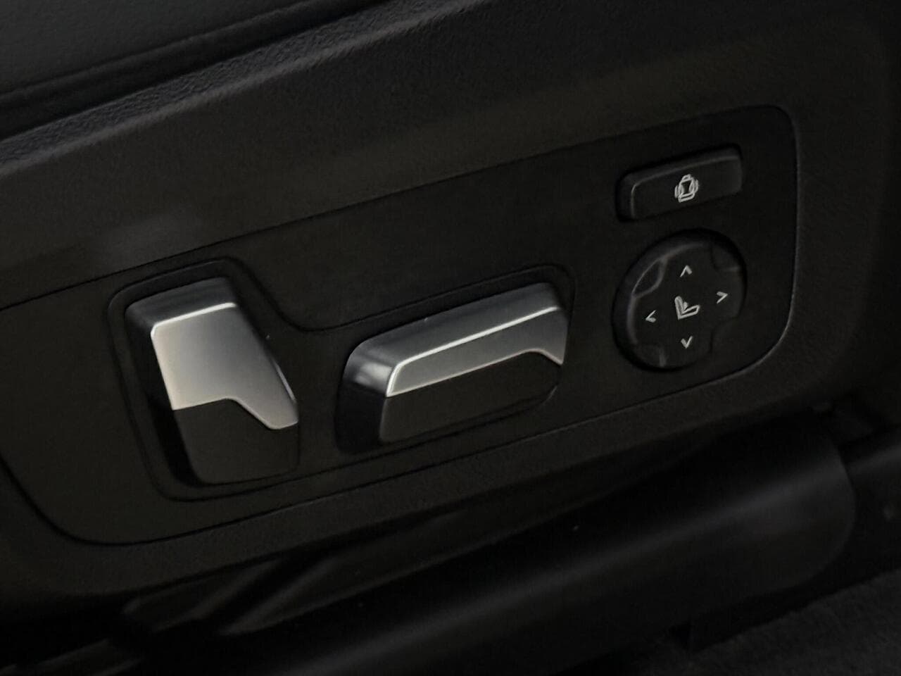 BMW iX3 thumbnail Misc Controls