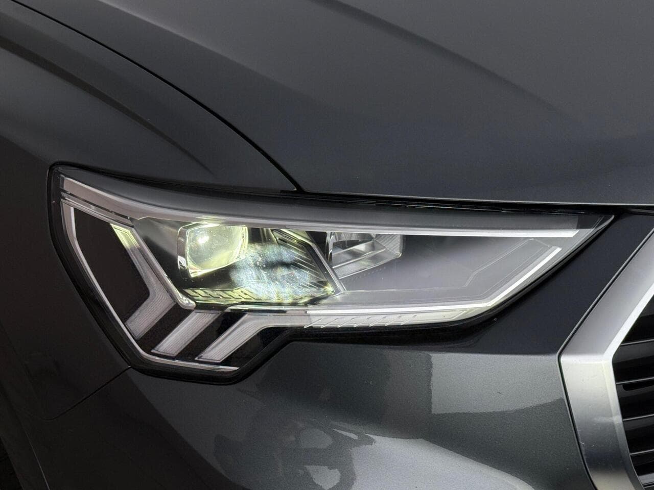 Audi Q3 thumbnail Lights Front