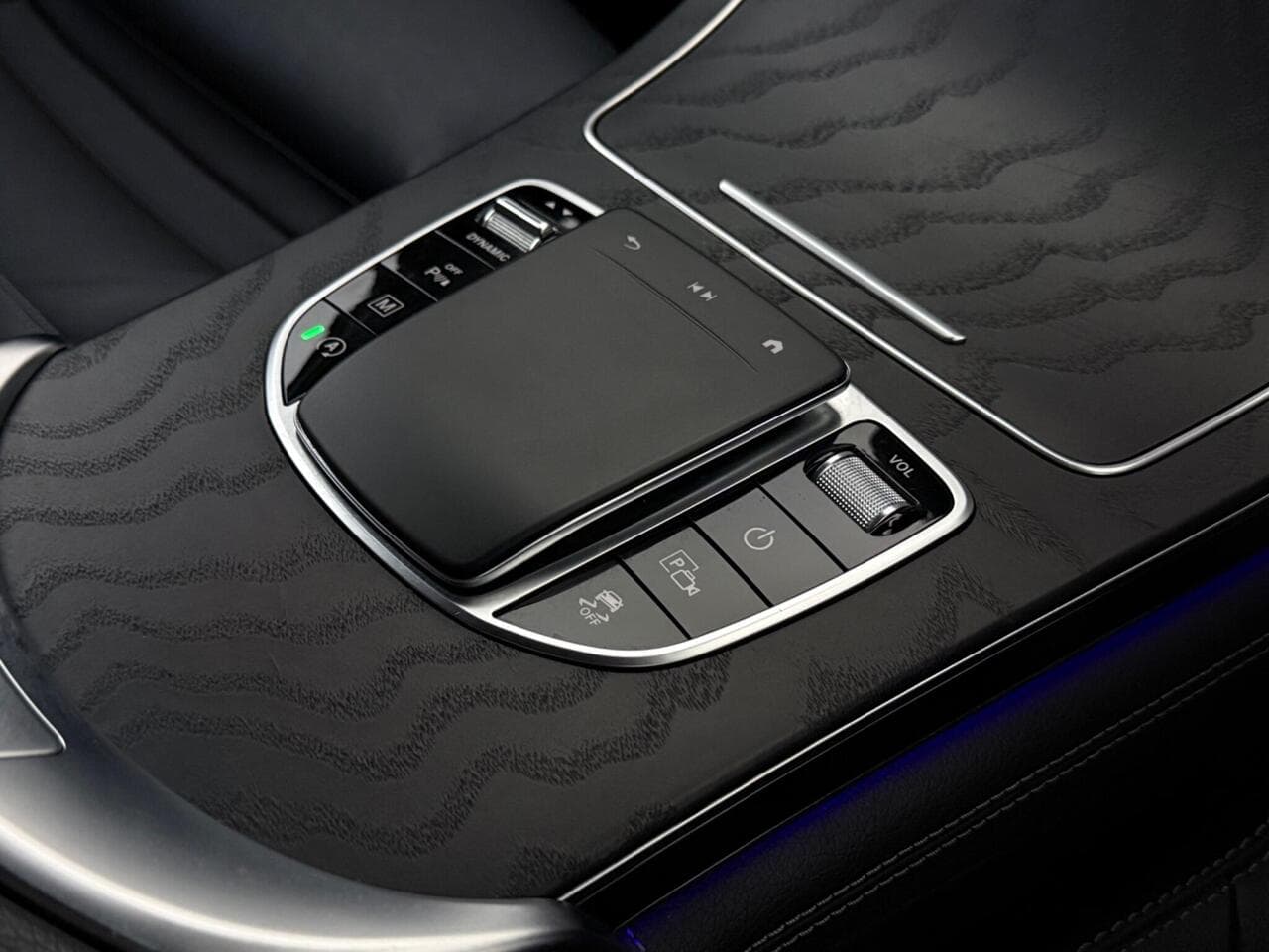 Mercedes-Benz GLC thumbnail Misc Controls