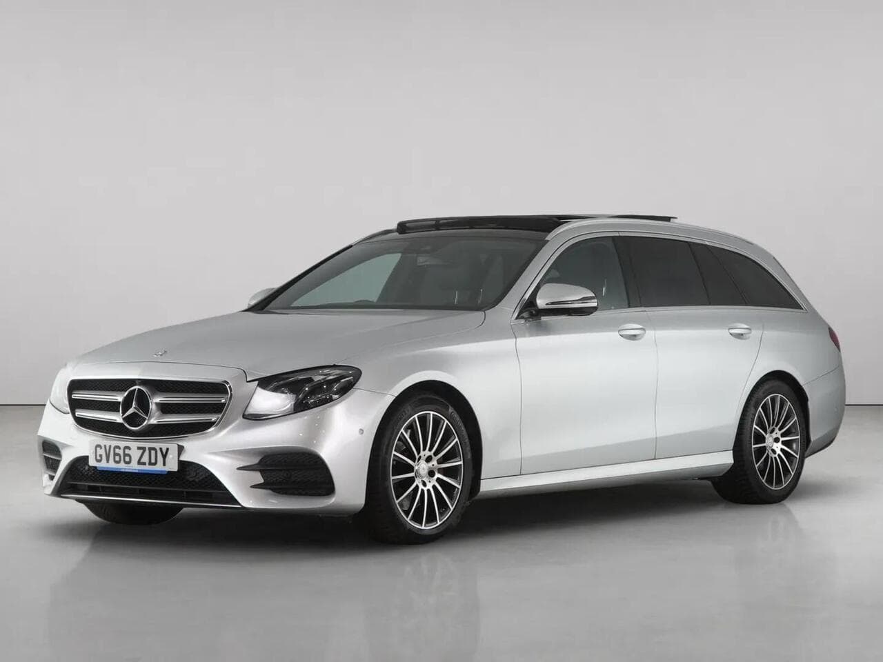 Mercedes-Benz E Class thumbnail Front Left