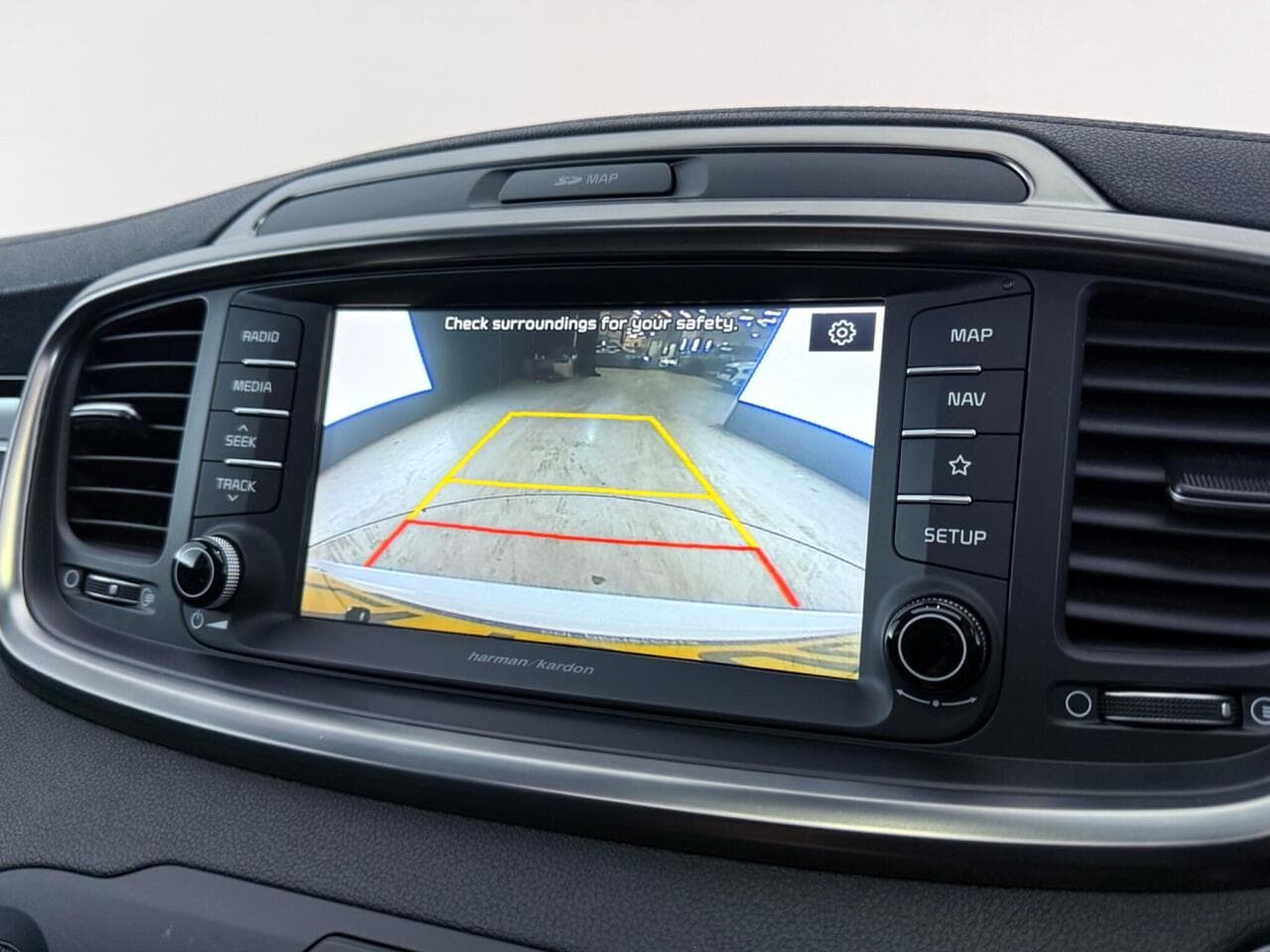 Kia Sorento thumbnail Infotainment System