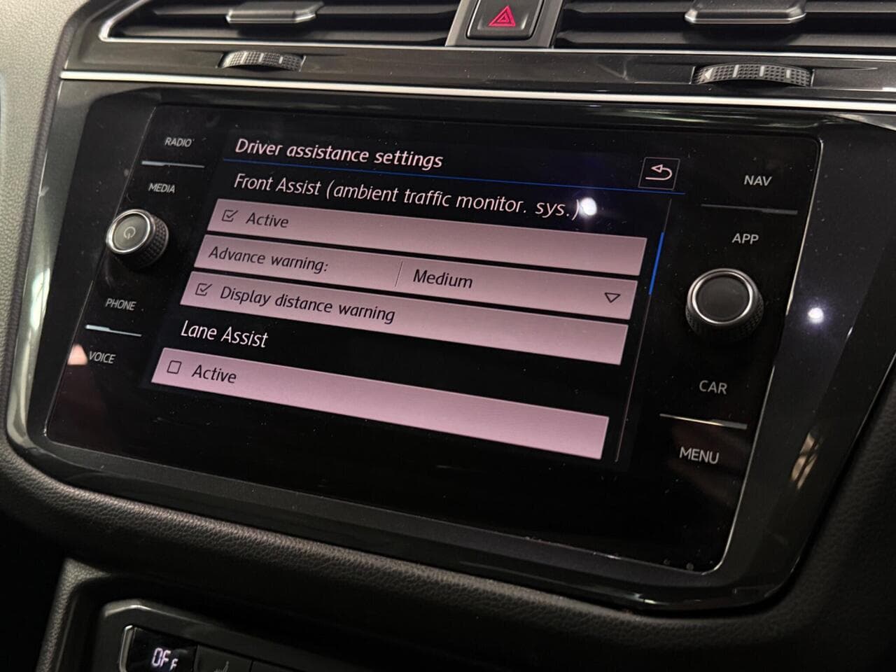 Volkswagen Tiguan thumbnail Infotainment System