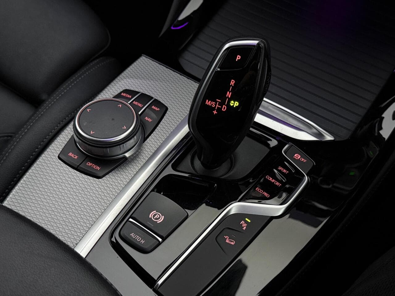 BMW X4 thumbnail Interior Front
