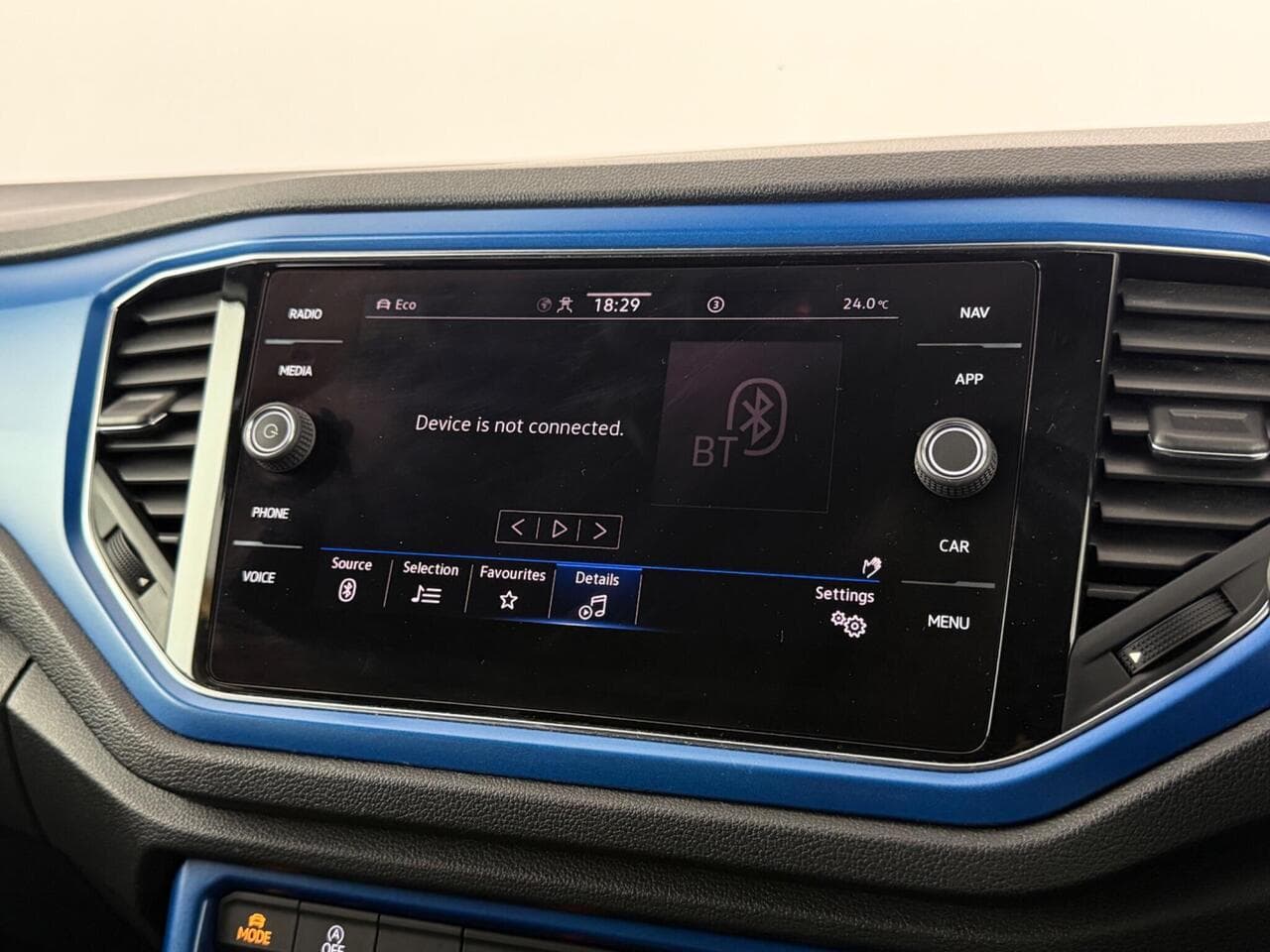 Volkswagen T-Roc thumbnail Infotainment System
