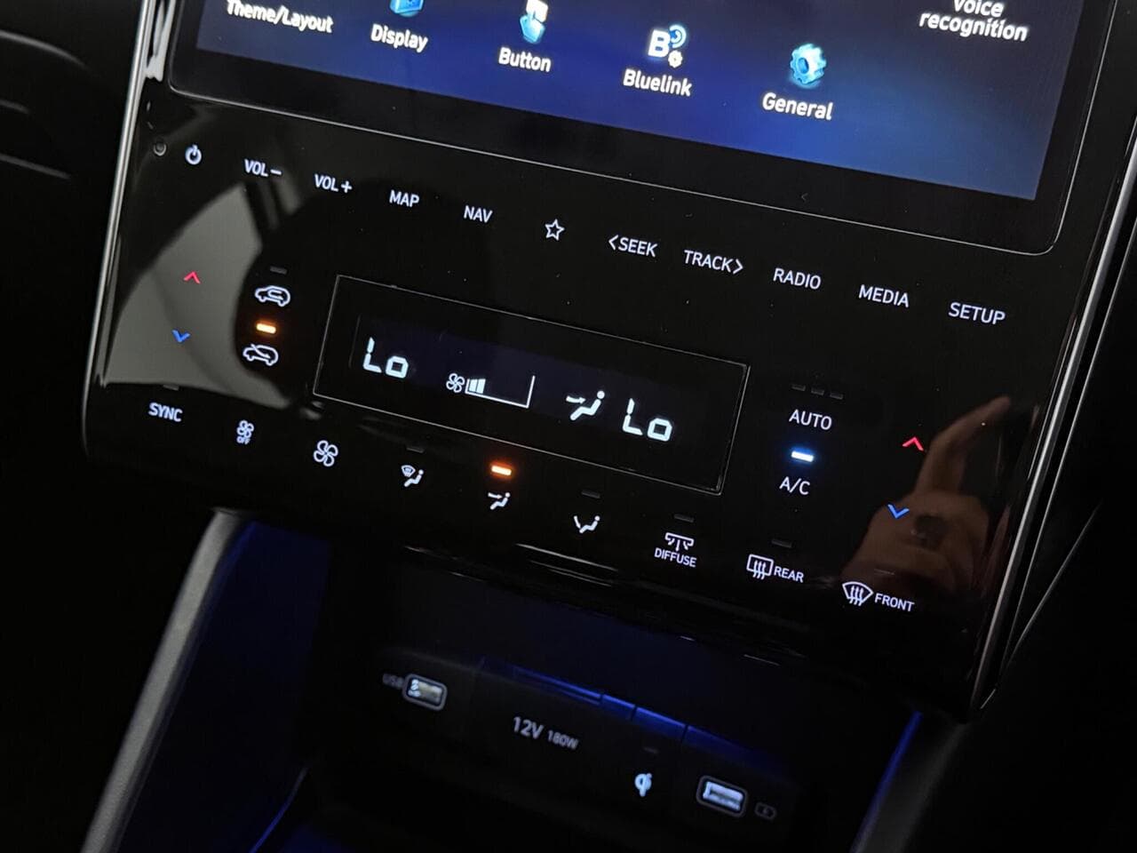 Hyundai TUCSON thumbnail Infotainment System