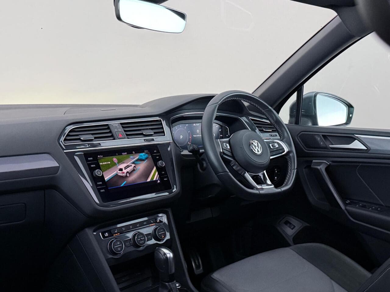 Volkswagen Tiguan Allspace thumbnail Interior Front