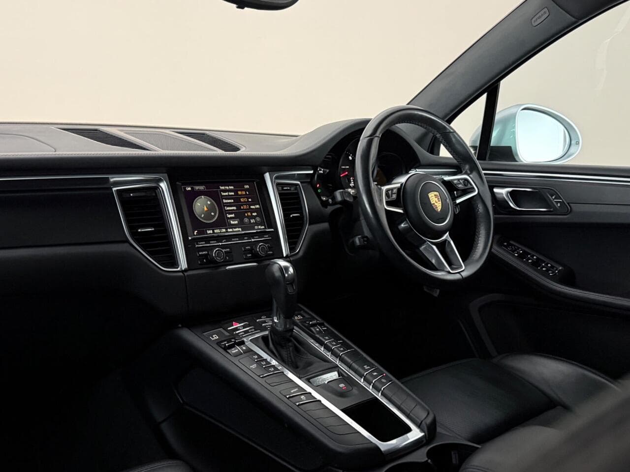 Porsche Macan thumbnail Interior Front