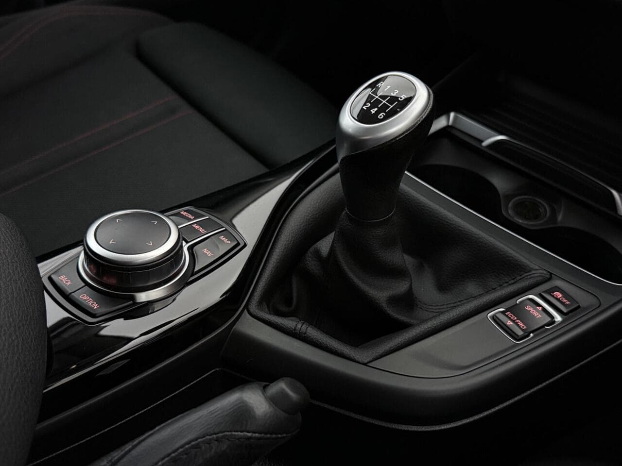 BMW 1 Series thumbnail Interior Front