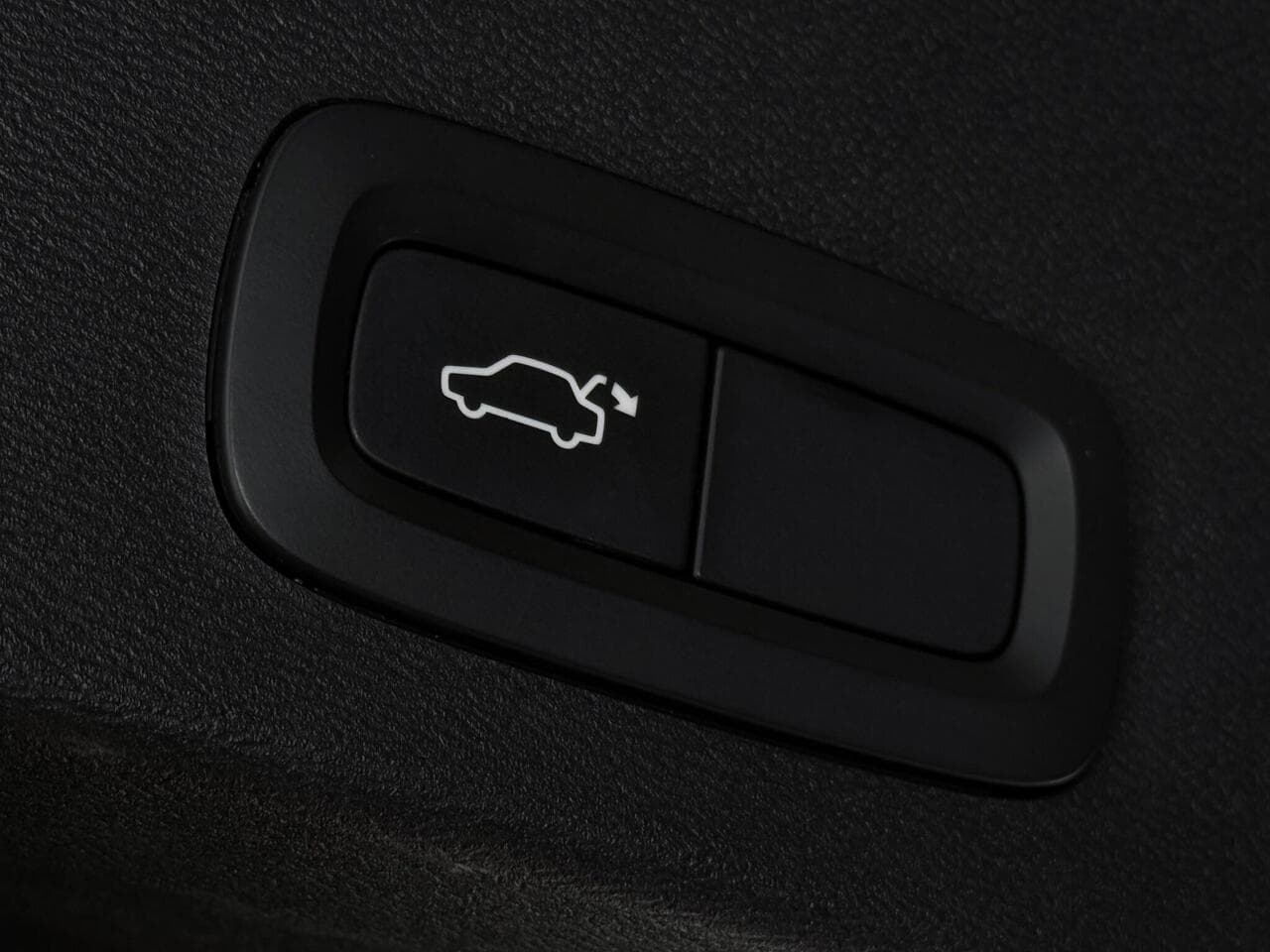 Volvo XC40 thumbnail Misc Controls