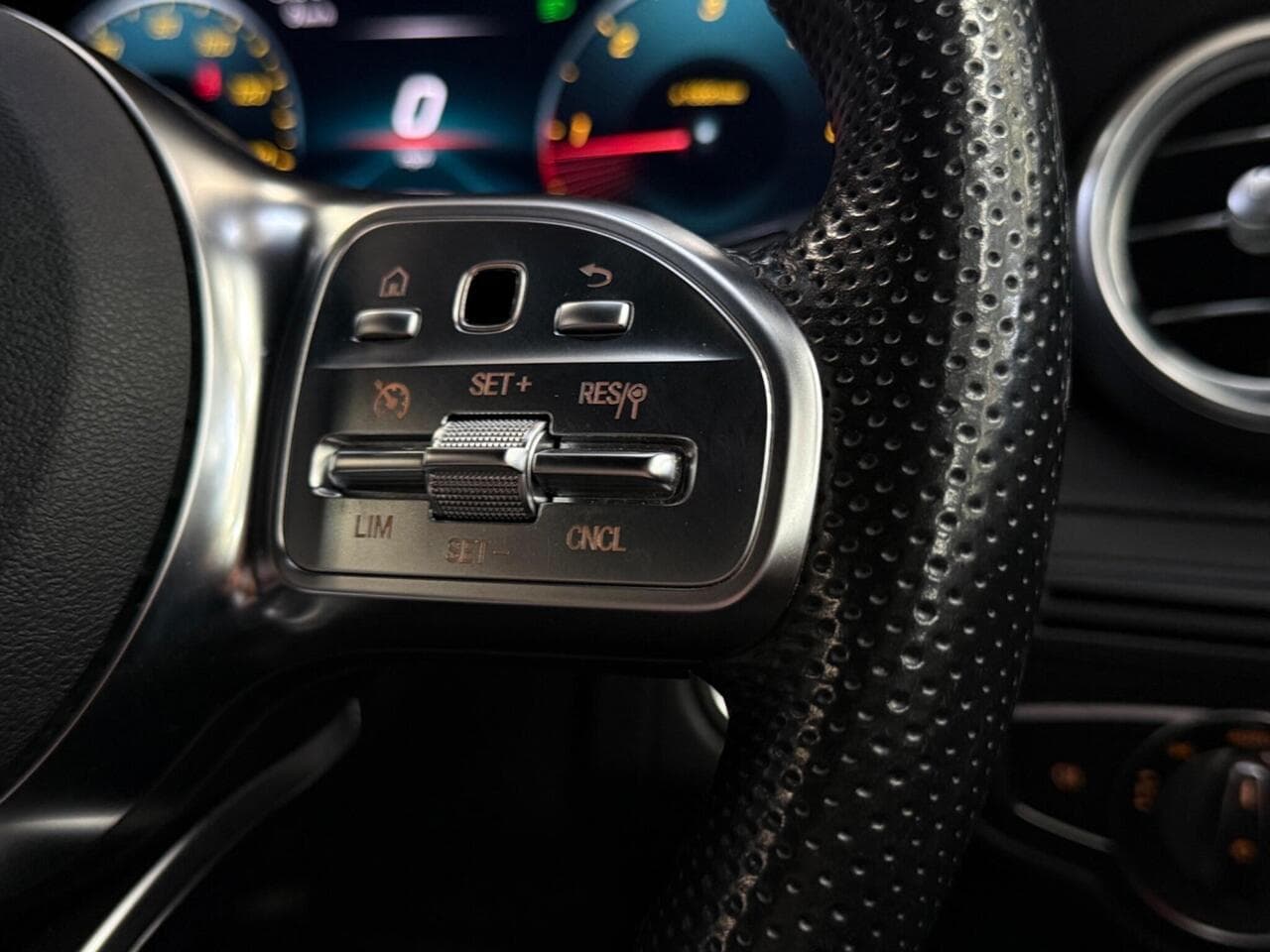 Mercedes-Benz GLC thumbnail Misc Controls
