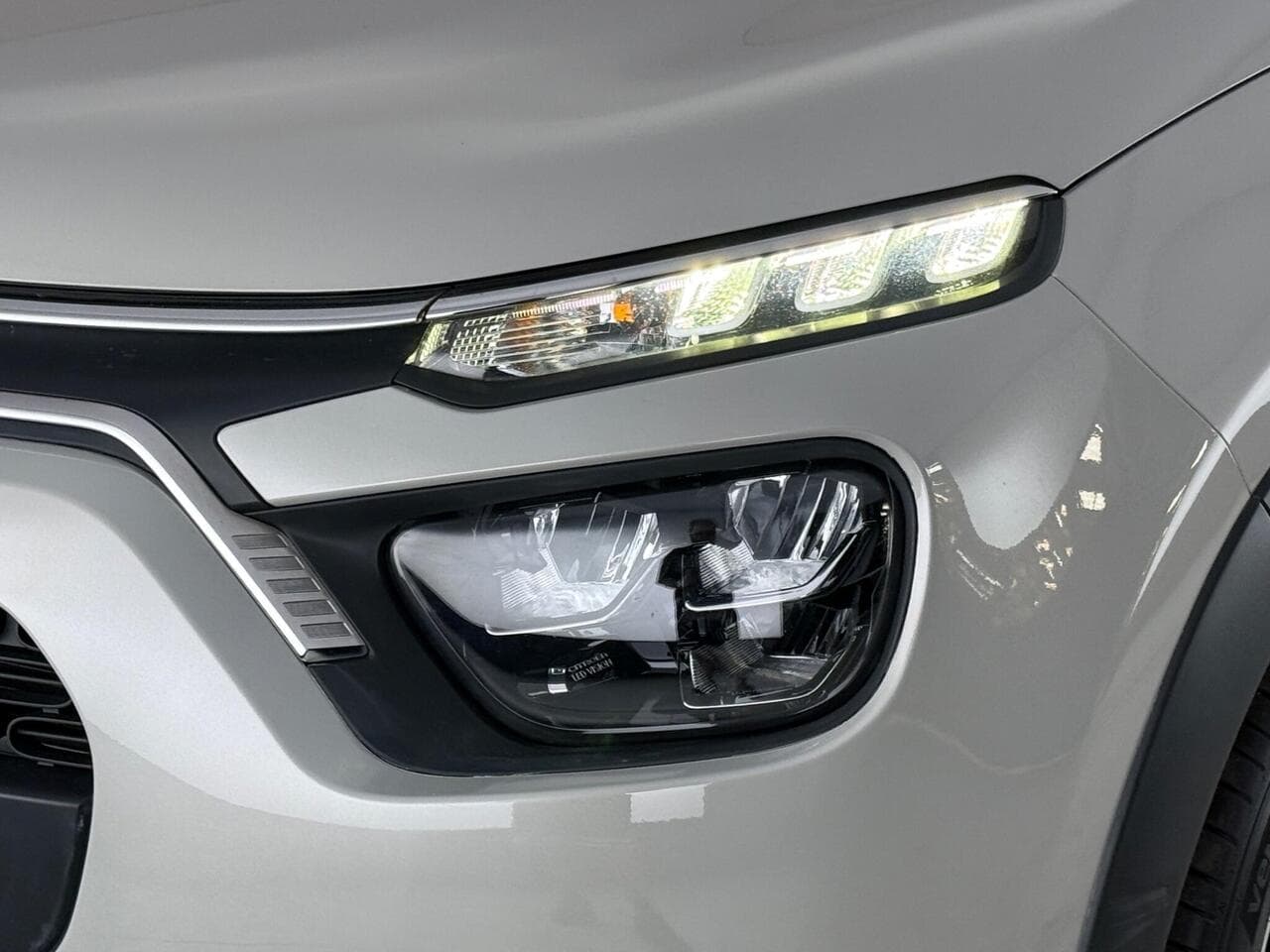 Citroen C3 thumbnail Lights Front