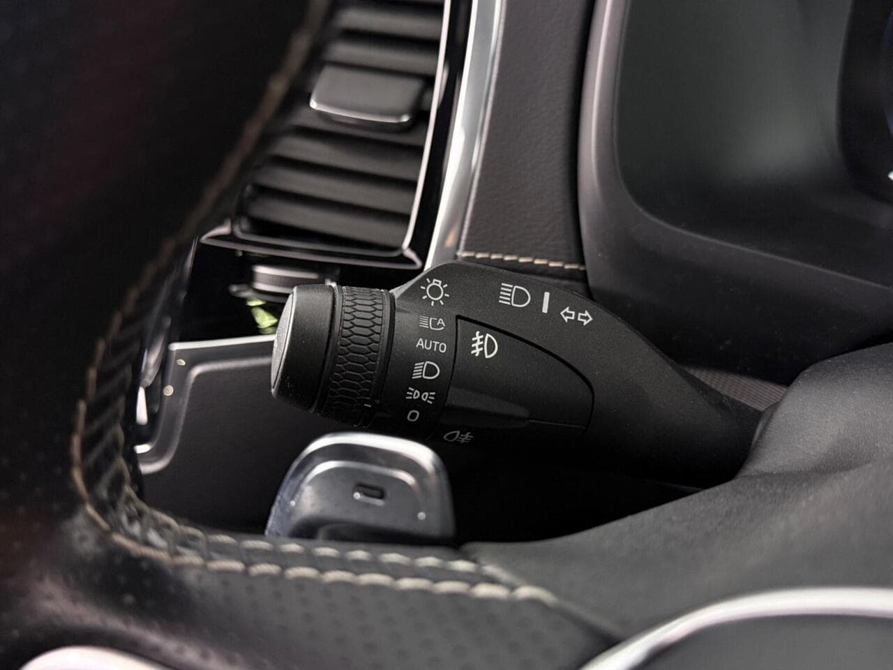 Volvo XC90 thumbnail Misc Controls