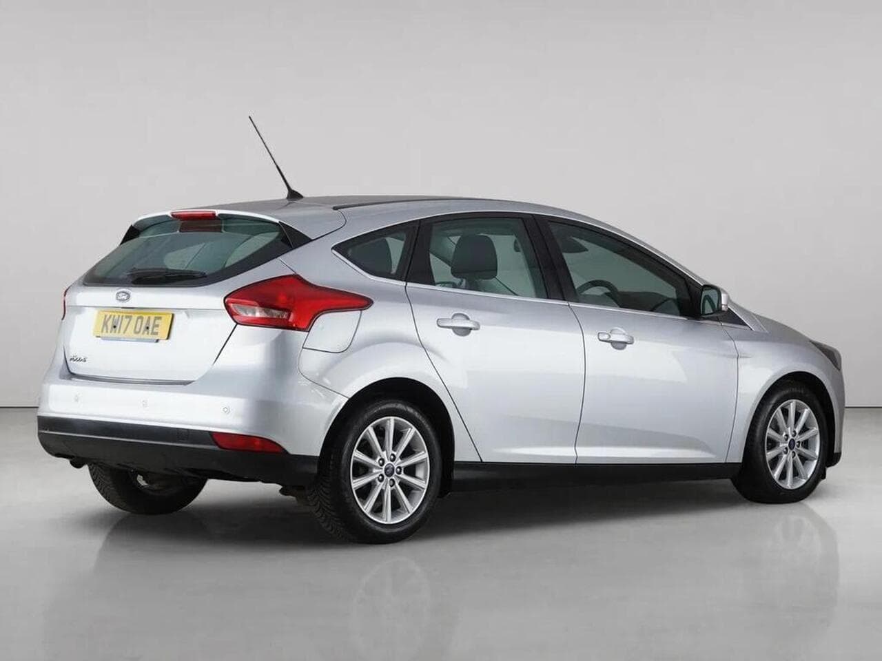 Ford Focus thumbnail Rear Right