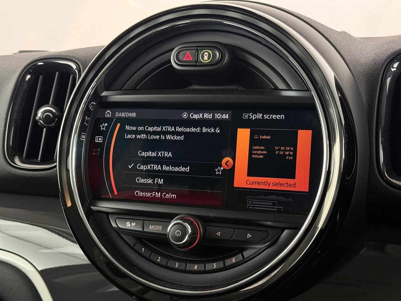 MINI Countryman thumbnail Infotainment System