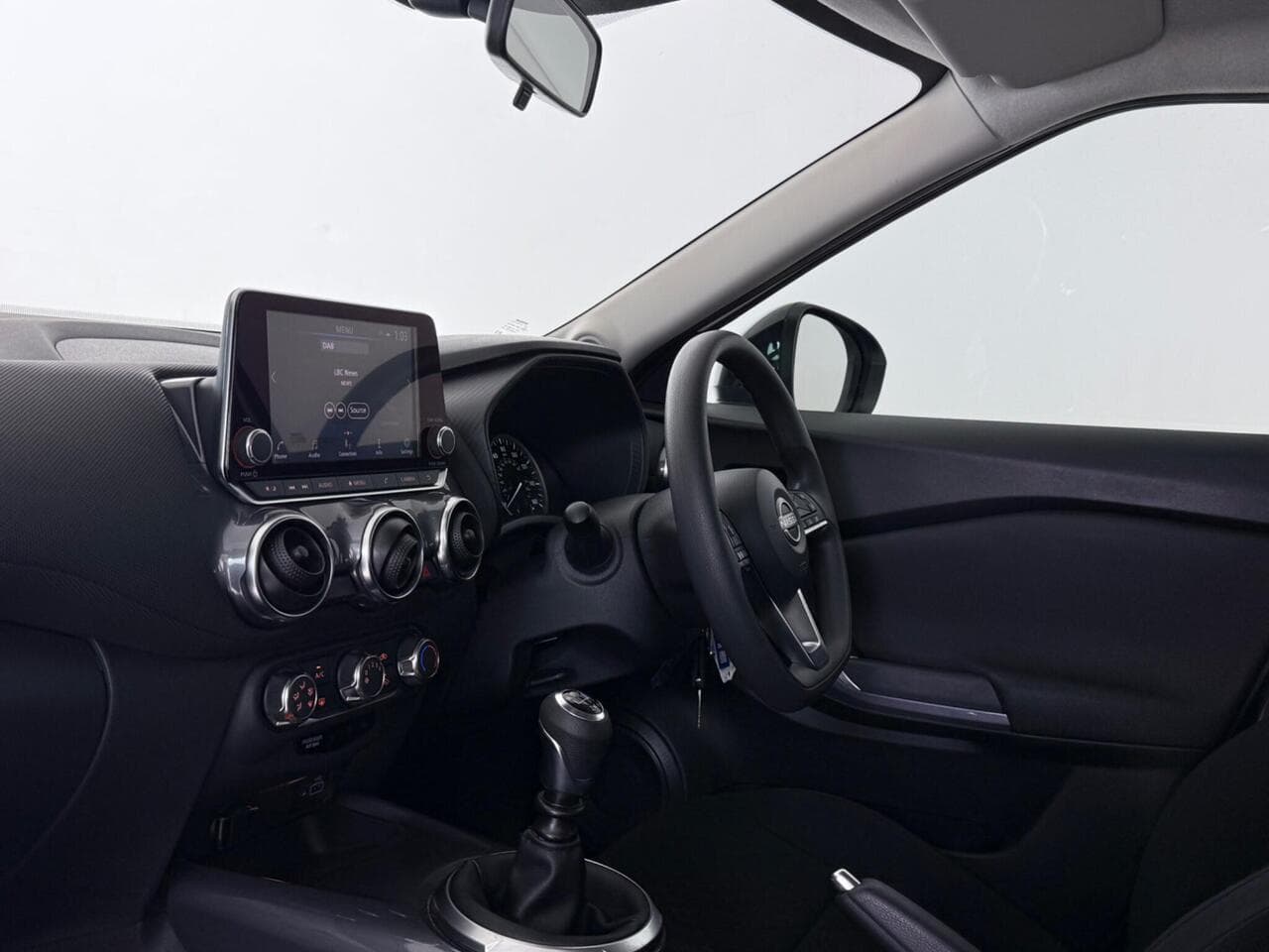 Nissan Juke thumbnail Interior Front