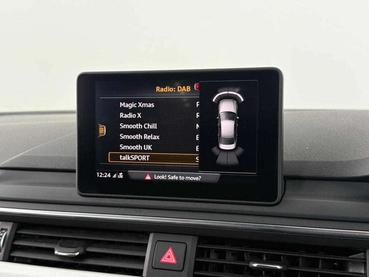 Audi A4 thumbnail Infotainment System