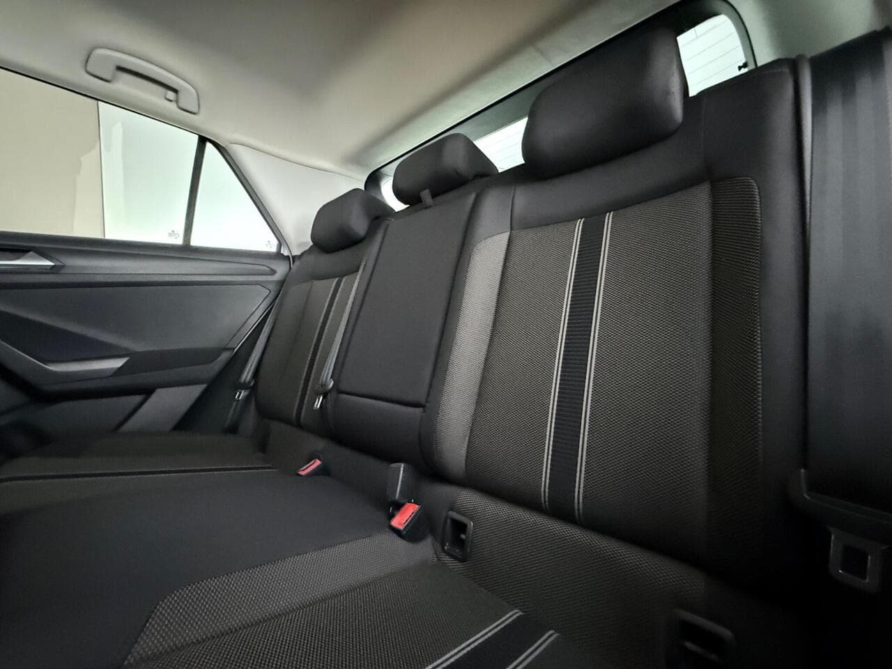 Volkswagen T-Roc thumbnail Seats Rear