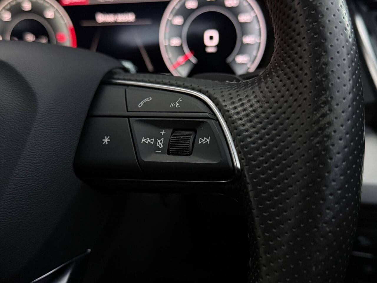 Audi Q5 thumbnail Misc Controls