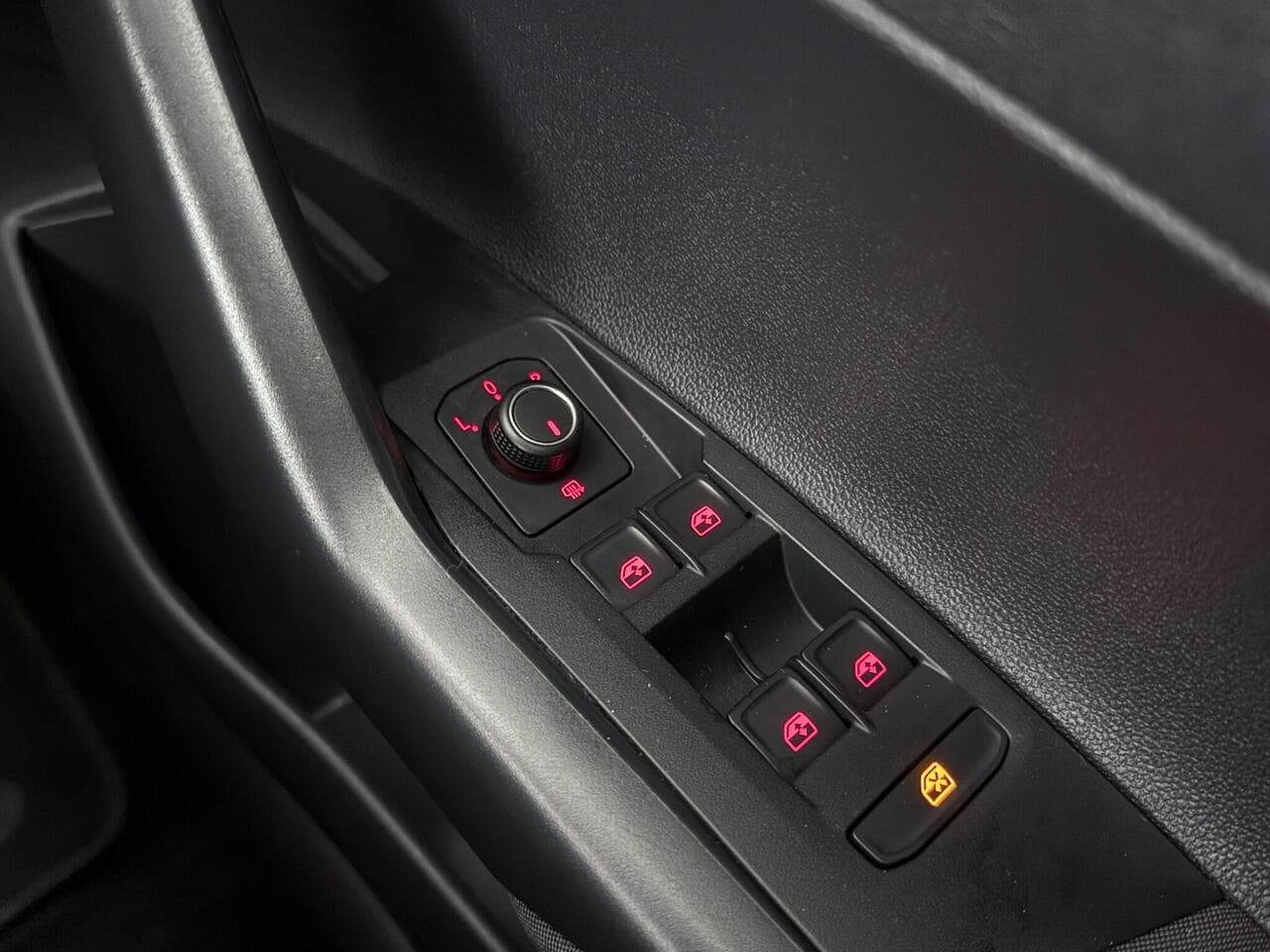 Volkswagen Polo thumbnail Misc Controls