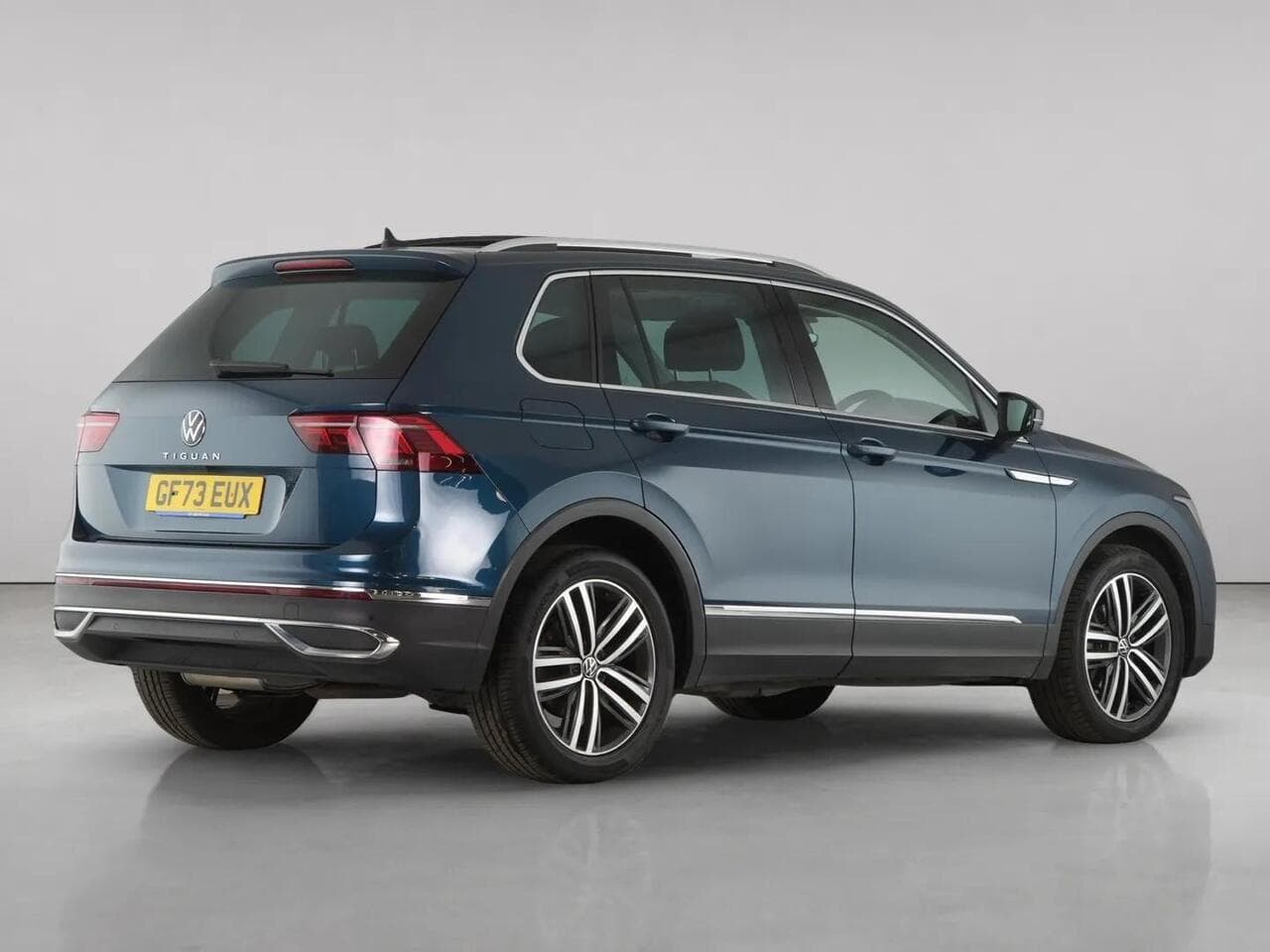 Volkswagen Tiguan thumbnail Rear Right