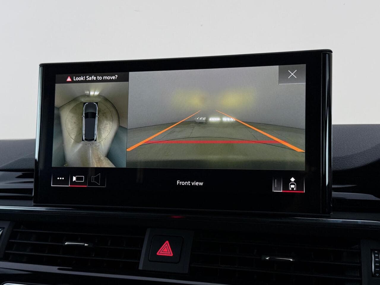 Audi A4 Avant thumbnail Infotainment System